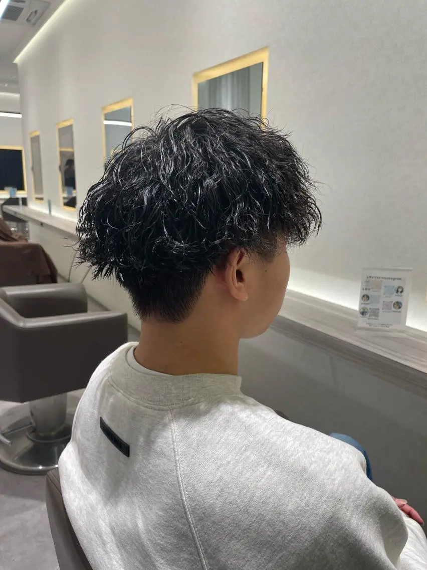 ショート パーマ メンズ メンズブリーチ メンズハイライト メンズメッシュ メンズパーマ メンズツイストパーマ メンズ特化/今池駅 徒歩1分/岡本一真のヘアスタイル