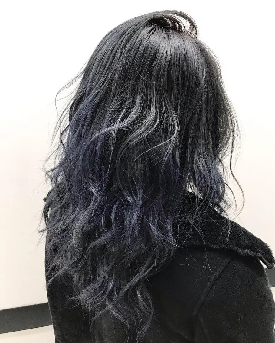 セミロング カラー ヘアアレンジ ネイル マツエク・マツパ ブルーカラー ブルージュ ブルー ブリーチ特化 / share 元太のヘアスタイル