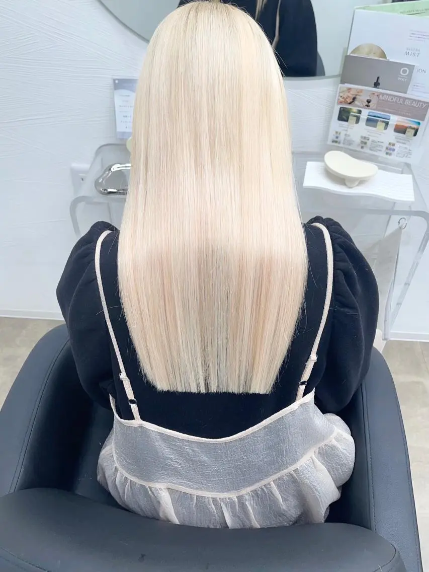 ロング 透明感/地毛風カラー AYAKAのヘアスタイル
