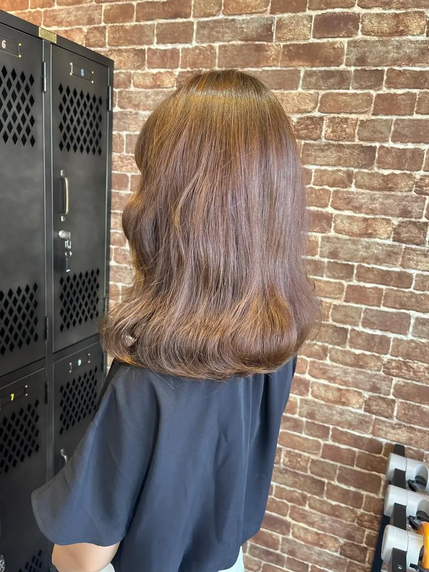 ミディアム カラー パーマ ヘアアレンジ メンズ キッズ ネイル マツエク・マツパ アイブロウ ミディアムパーマ メンズパーマ ブラウンカラー ケアカラー 透明感カラー 久木原 ゆりのヘアスタイル
