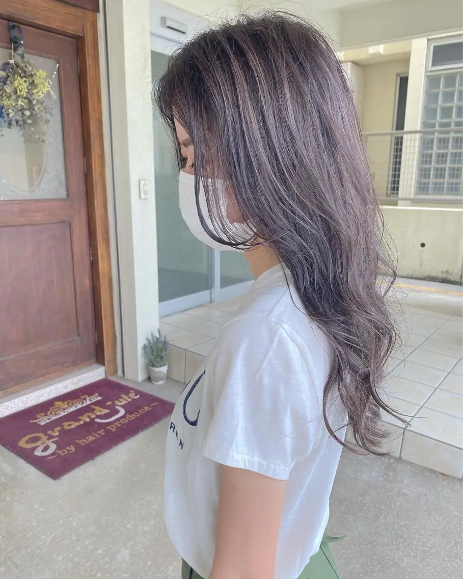 ミディアム カラー ハイライトカラー ハイライト カット ヘアカラー grand juteのヘアスタイル