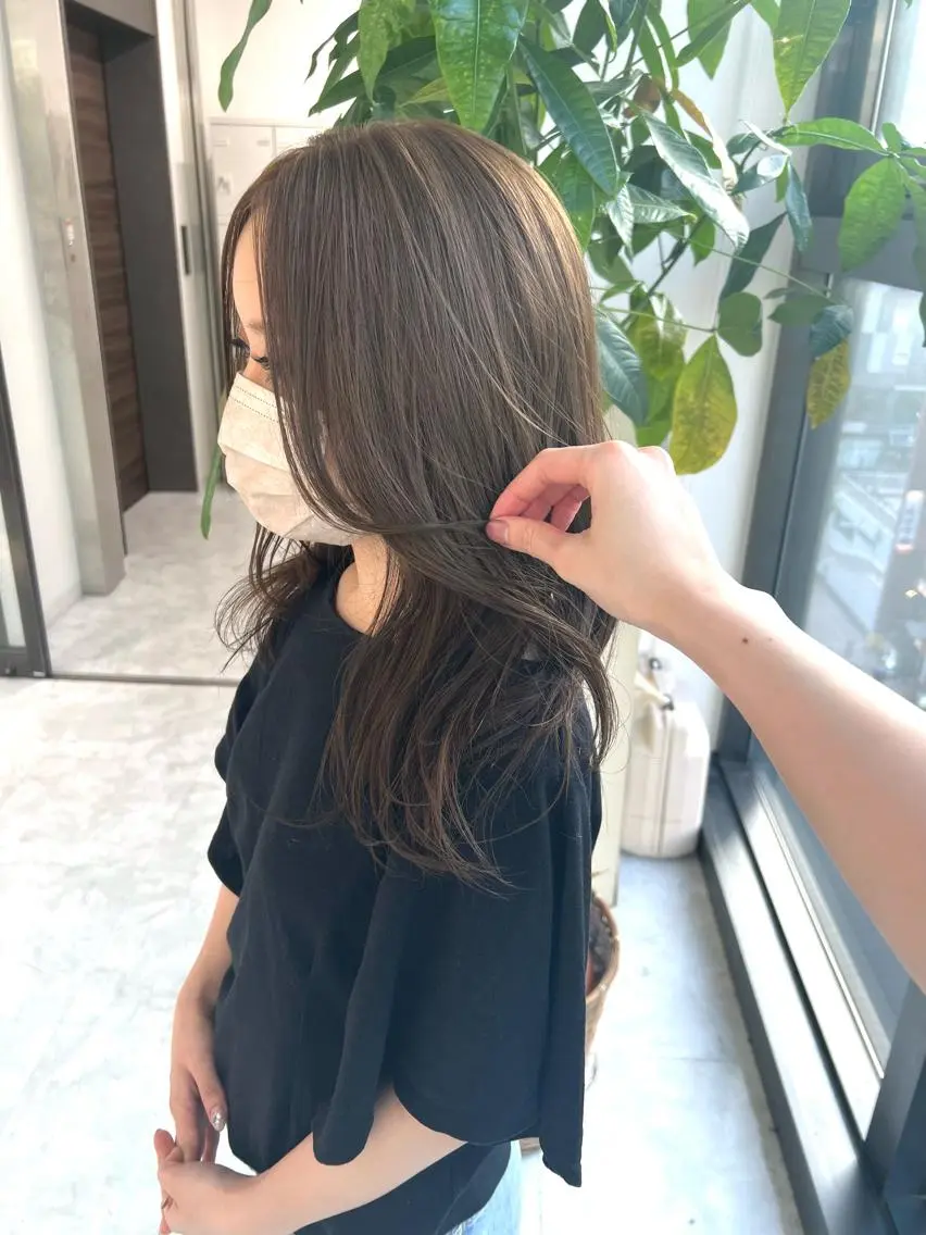 ミディアム カラー パーマ ヘアアレンジ メンズ キッズ ネイル マツエク・マツパ アイブロウ メンズブリーチ アッシュ ベージュカラー ブリーチ ミルクティーベージュ KANAMI 🌏のヘアスタイル
