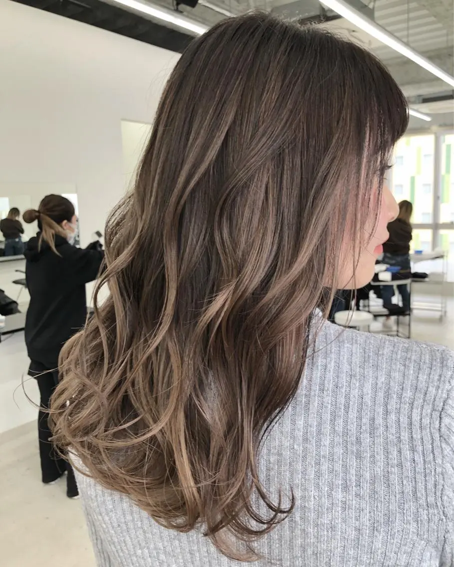 セミロング カラー バレイヤージュ レイヤーカット ブリーチ 透明感HIDEのヘアスタイル