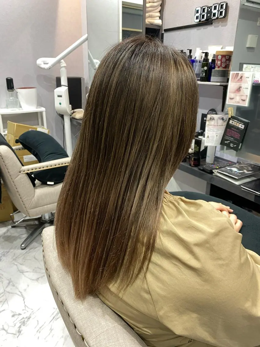 セミロング カット ヘアカラー トリートメント FAVORE 【ファヴォーレ】のヘアスタイル