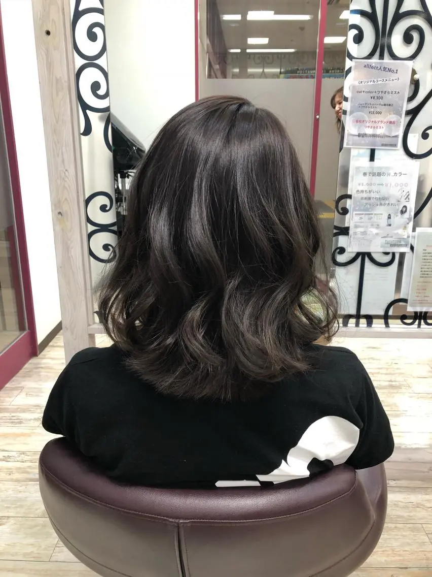 ミディアム カラー ヘアカラー トリートメント hisano / ハイトーン・透明感のヘアスタイル