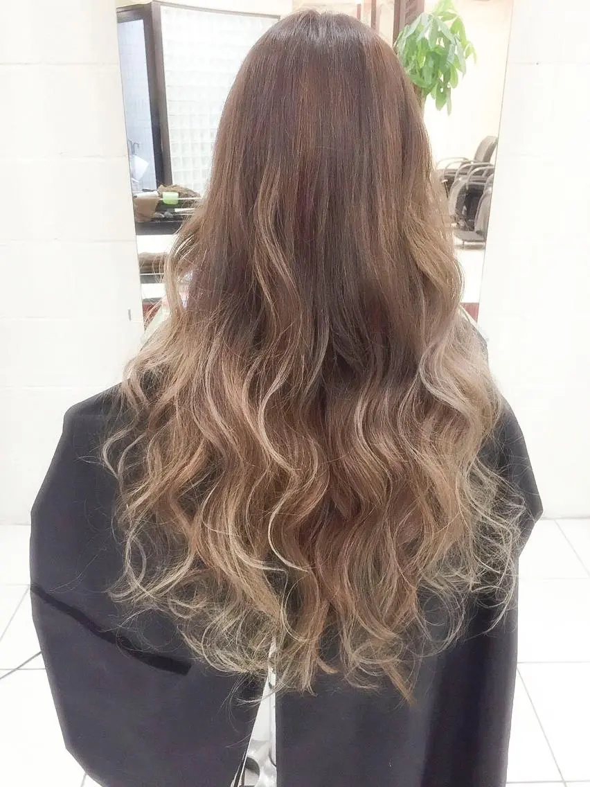 ロング カラー アッシュ アッシュグレー アッシュグレージュ グラデーションカラー グレージュ モテ髪透明感❤️ デイズヘアカラーのヘアスタイル