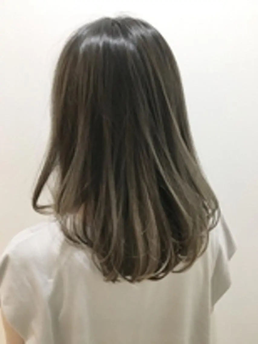 セミロング カラー 松戸　レイヤーカット 野口　康太郎のヘアスタイル