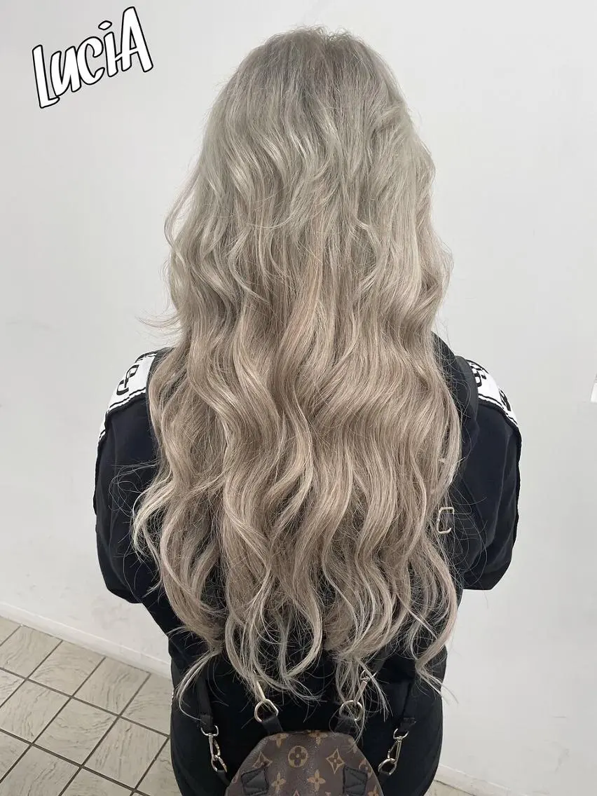 ロング ヘアアレンジ カラー MISAKIエクステ ブリーチ\5900のヘアスタイル