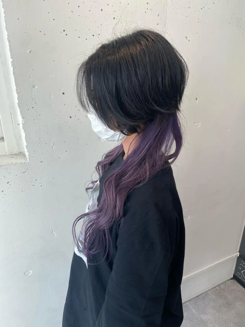 セミロング カラー バイオレットカラー ウルフカット カット ヘアカラー トリートメント ウルフカット レイヤーカット上柿のヘアスタイル
