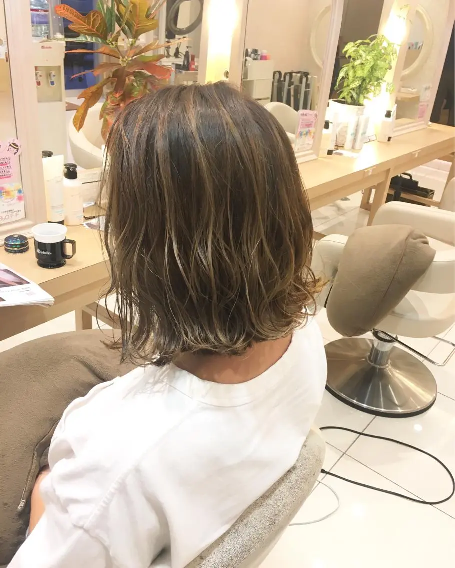 ショート カラー バレイヤージュ レイヤーカット 小田原NO1 美容師 飯田飛翔のヘアスタイル