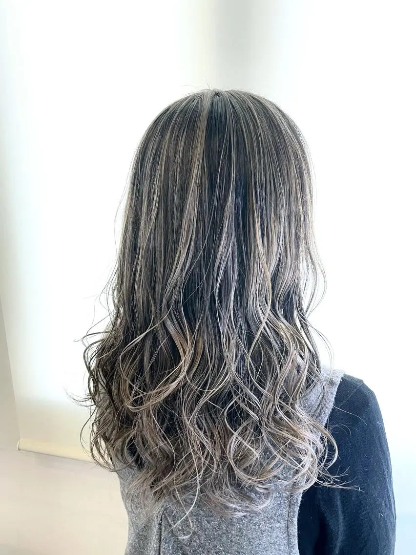 セミロング カラー バレイヤージュ レイヤーカット 🫧透明感ケアカラー 守利🫧のヘアスタイル