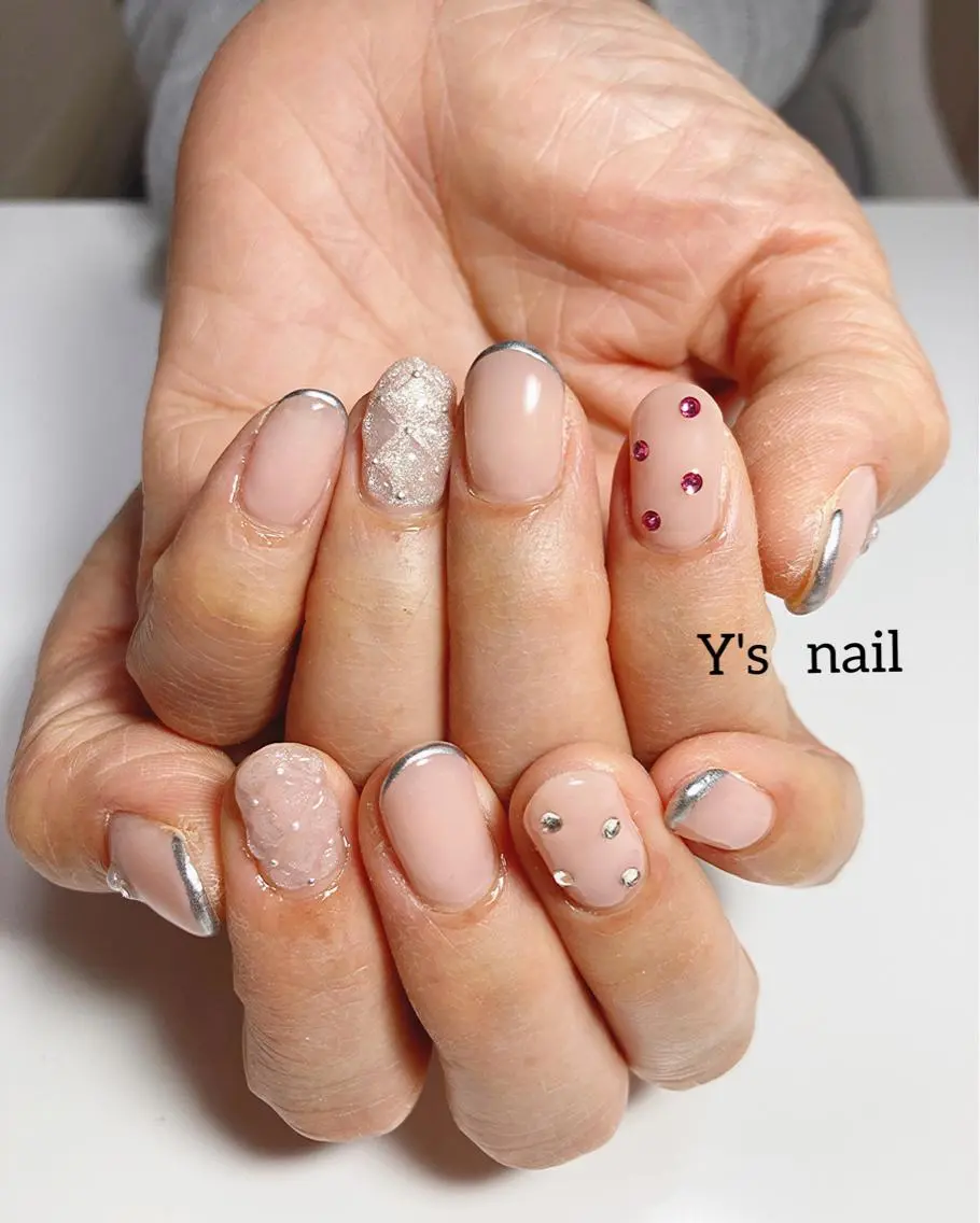 ネイル フレンチネイル 手書きが得意🖌️ Y’s  nailのネイルデザイン