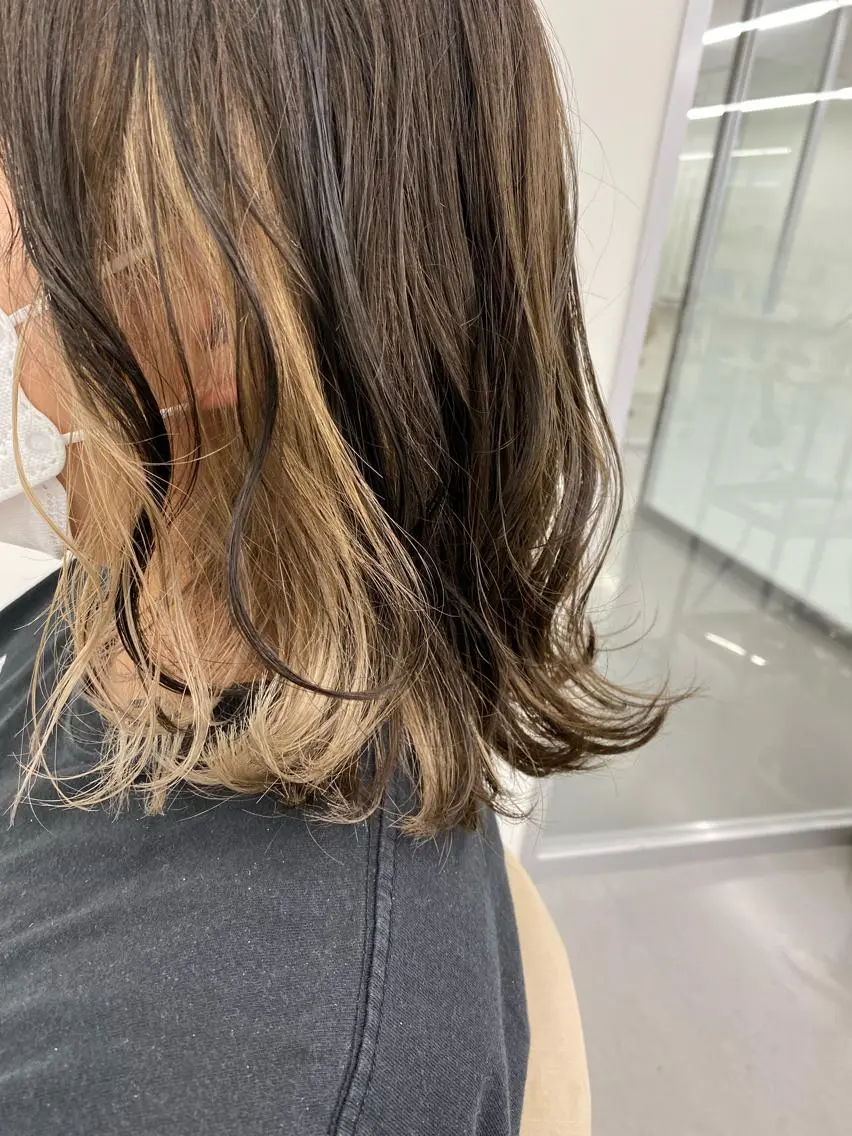 ミディアム カラー ベージュカラー インナーカラー 小岸 竜のヘアスタイル