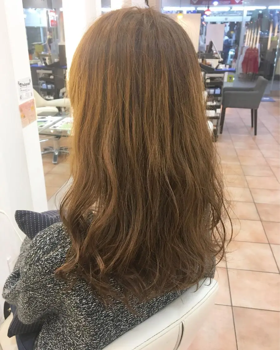 ロング カラー パーマ アッシュ ベージュカラー デジタルパーマ 横浜ブリーチムラ直し ハイトーン/ブリーチのヘアスタイル