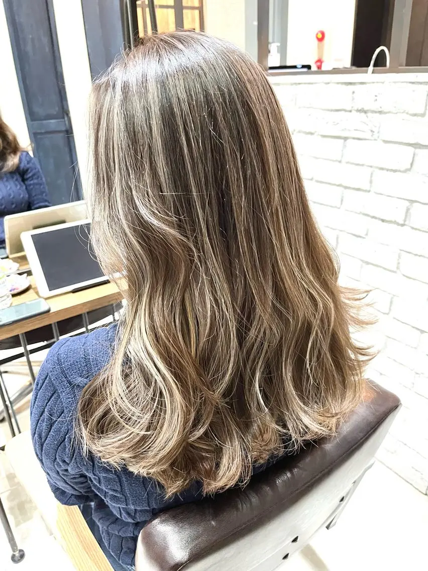ロング アッシュ ハイライト ヨシンモリ 韓国風ヘア トリートメント ヘアカラー 🌈外国風ハイライト こうたろうのヘアスタイル