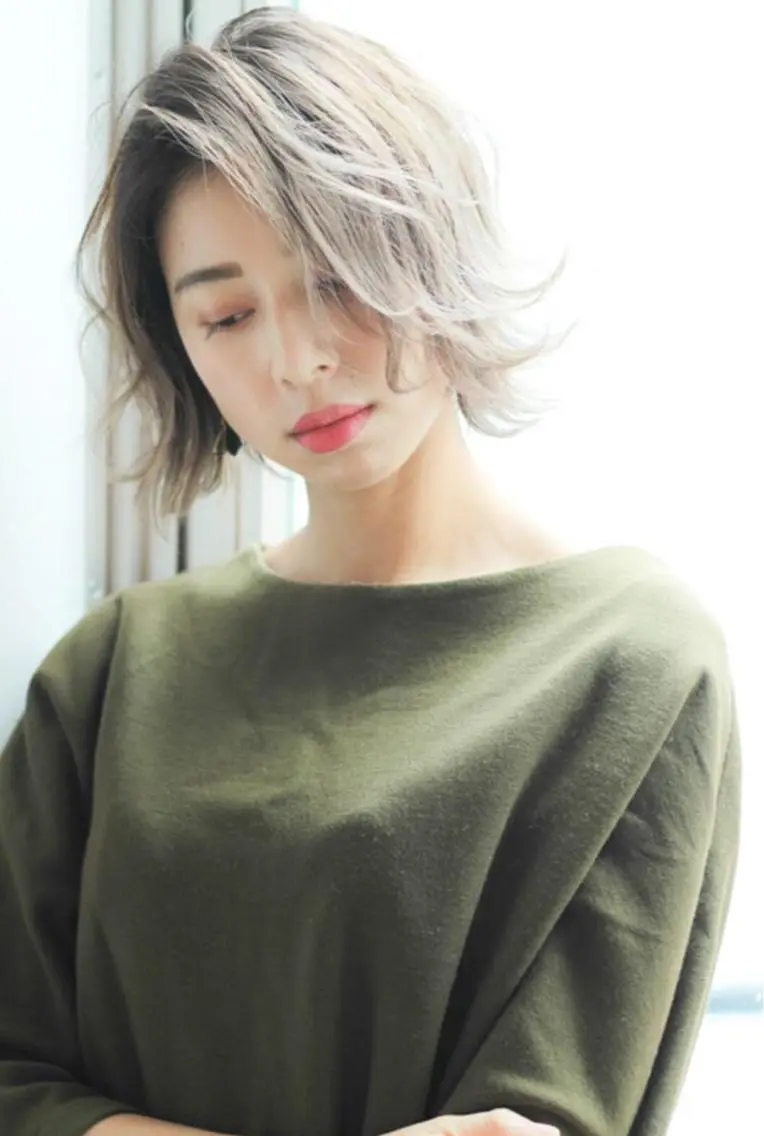 ミディアム ヌーベル ヴァーグのヘアスタイル