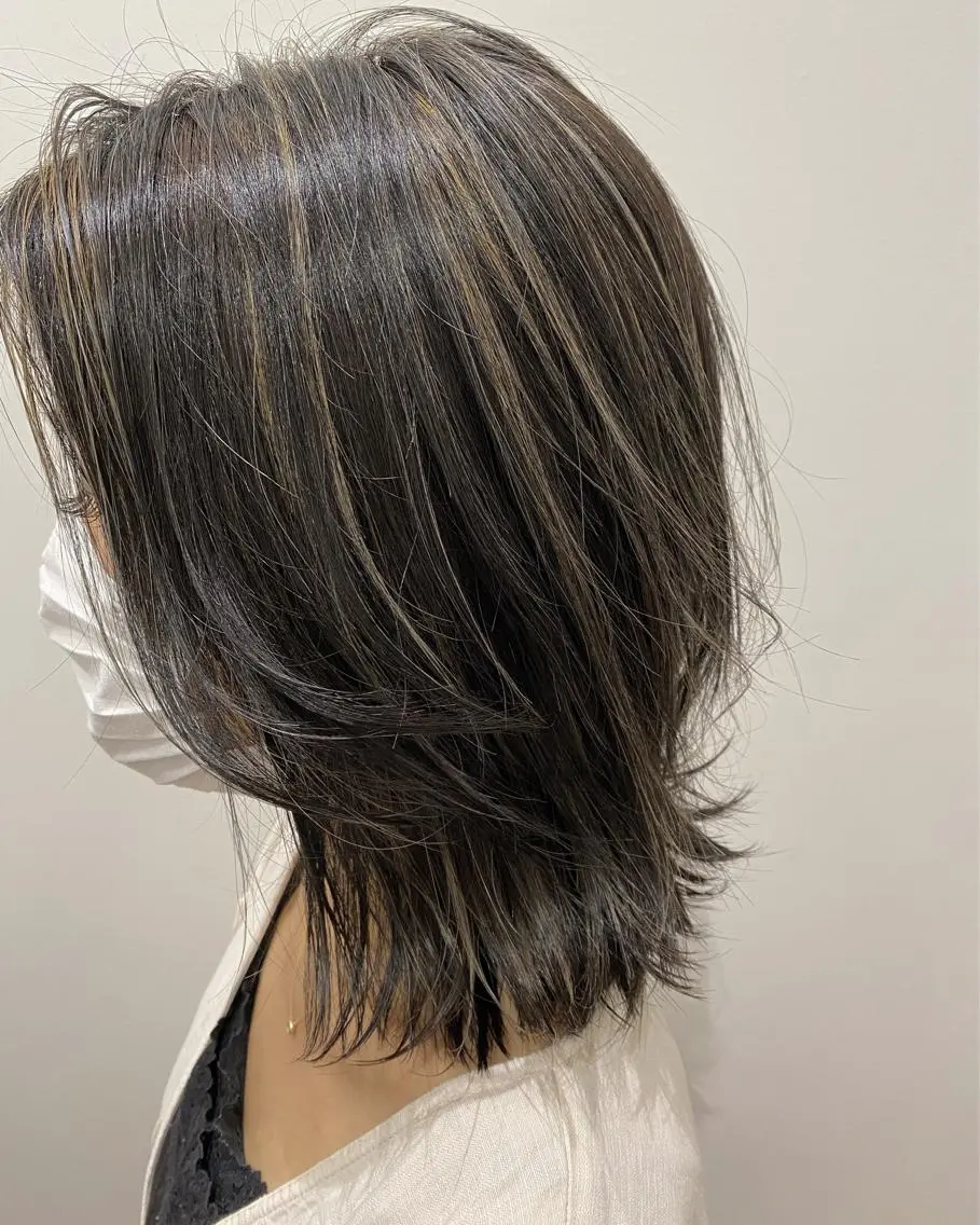 ミディアム カラー 石田 優菜のヘアスタイル