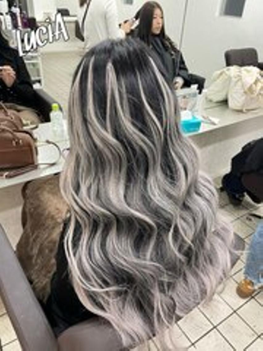 カラー ロング ヘアアレンジ シールエクステ 黒髪 ブリーチ デザインカラー ダブルカラー エクステ¥5000 LuciAカラーのヘアスタイル