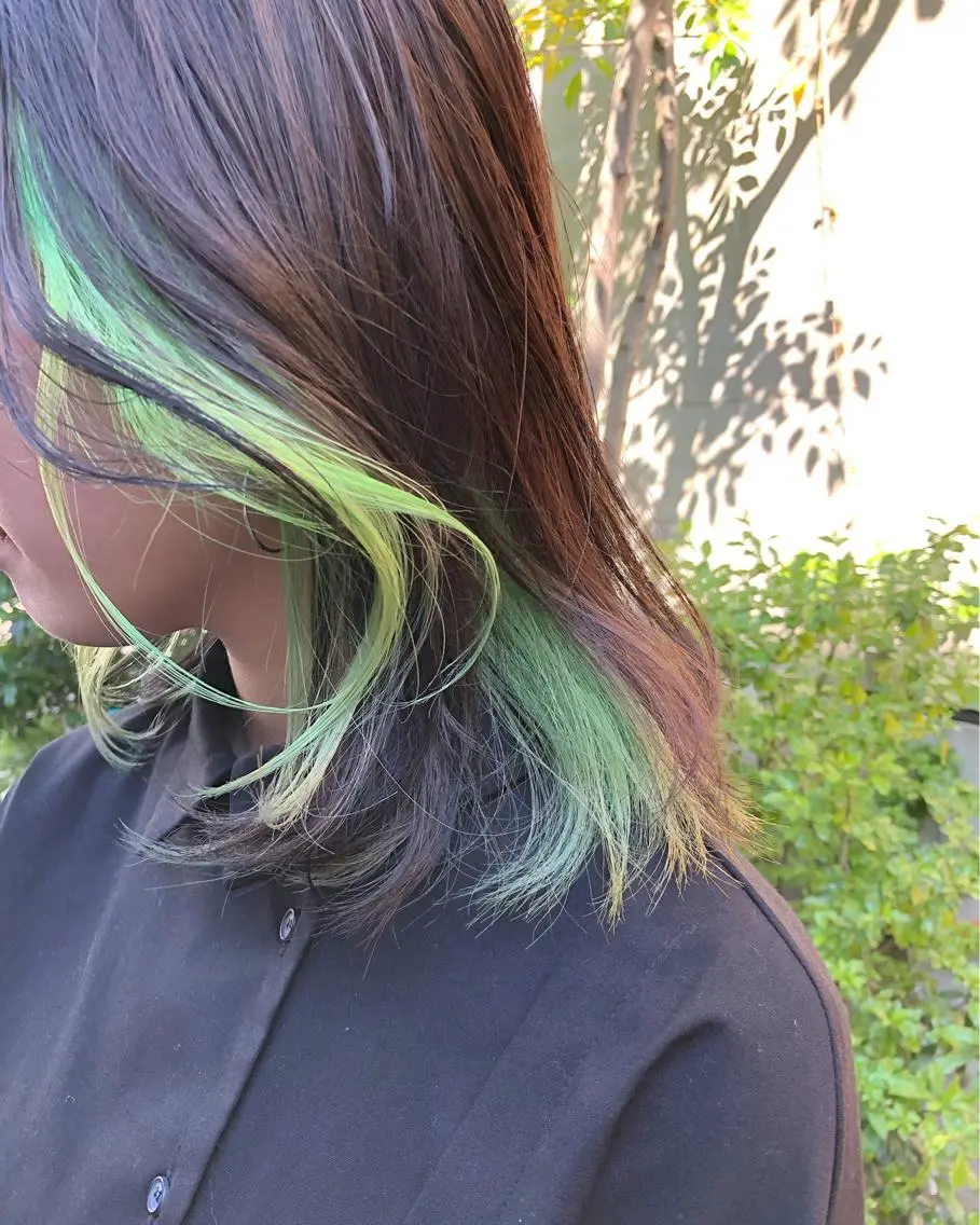 カラー ニシオカ タクヤのヘアスタイル