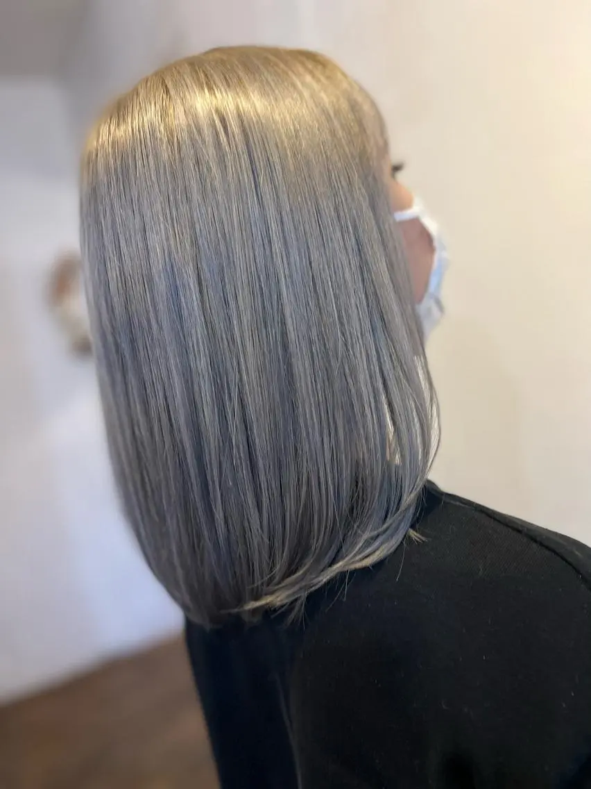 ミディアム カラー グレージュ シルバー シルバーグレージュ ヘアカラー Style Tのヘアスタイル