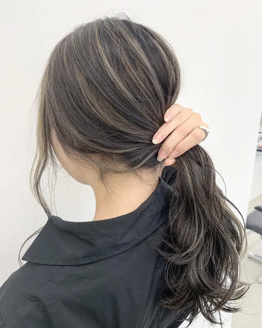 セミロング ハイライト 山田 絵里菜のヘアスタイル