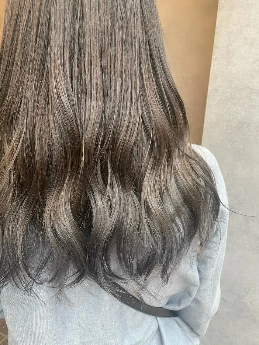 セミロング カラー アッシュ ベージュカラー イルミナカラー N°　jillva 腰山 菜々美のヘアスタイル