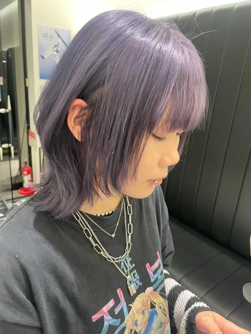 ミディアム カラー ブリーチ ブルーカラー ブルーバイオレット バイオレットカラー 海外レイヤー/赤み 消しカラー/上原聖奈のヘアスタイル
