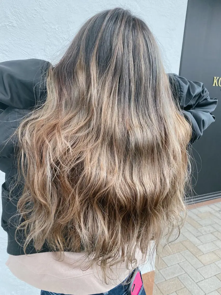 ロング カラー バレイヤージュ レイヤーカット ヘアカラー トリートメント トップスタイリスト/ アユミのヘアスタイル