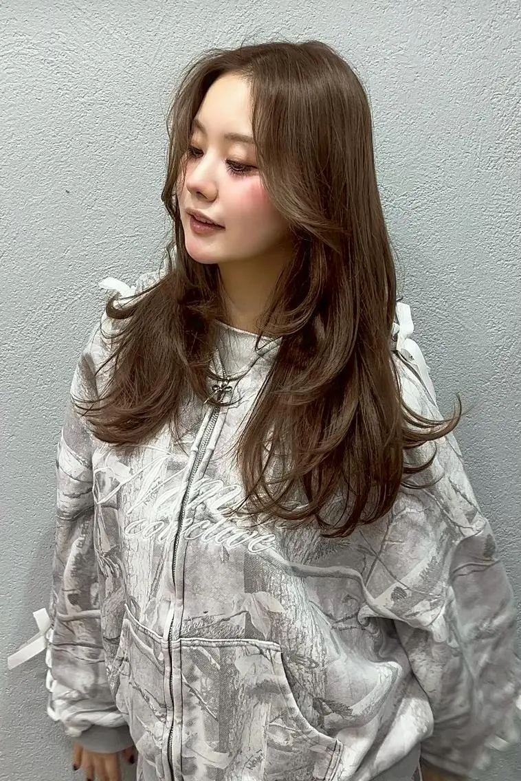 カラー ロング ベージュカラー ブリーチ ブルーカラー ブルージュ 透明感カラー 表参道/ワンホンヘア SAAYA🖤のヘアスタイル