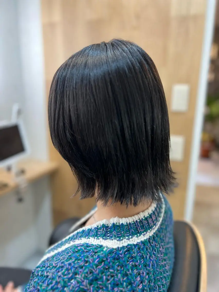 ミディアム アッシュ 外ハネヘア 川村 昌広のヘアスタイル