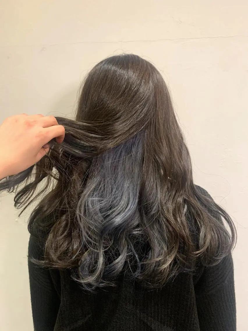ロング カラー ブリーチ 小西 美帆のヘアスタイル