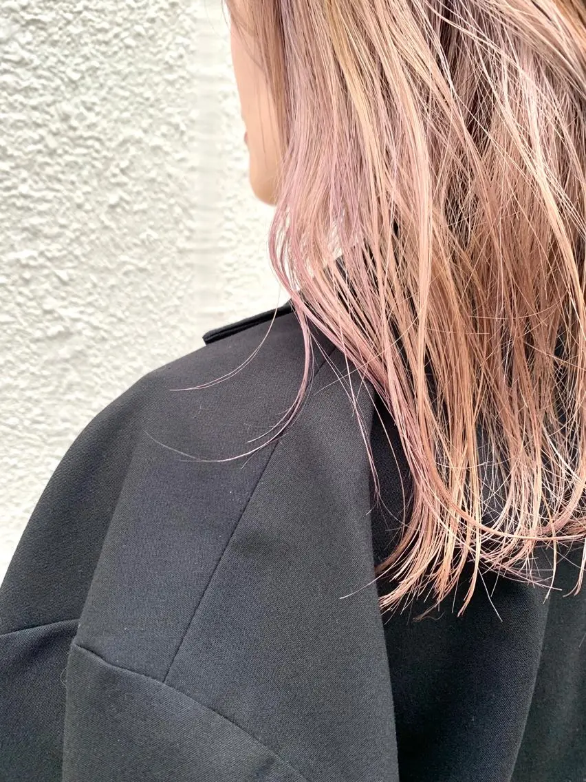 ミディアム カラー ベージュカラー ブロンド ブロンドベージュ ピンクカラー よしだ とおいのヘアスタイル