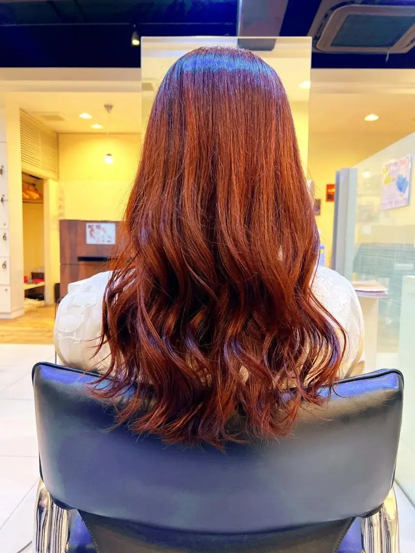 ロング ハイライト特化小澤 奈津美のヘアスタイル