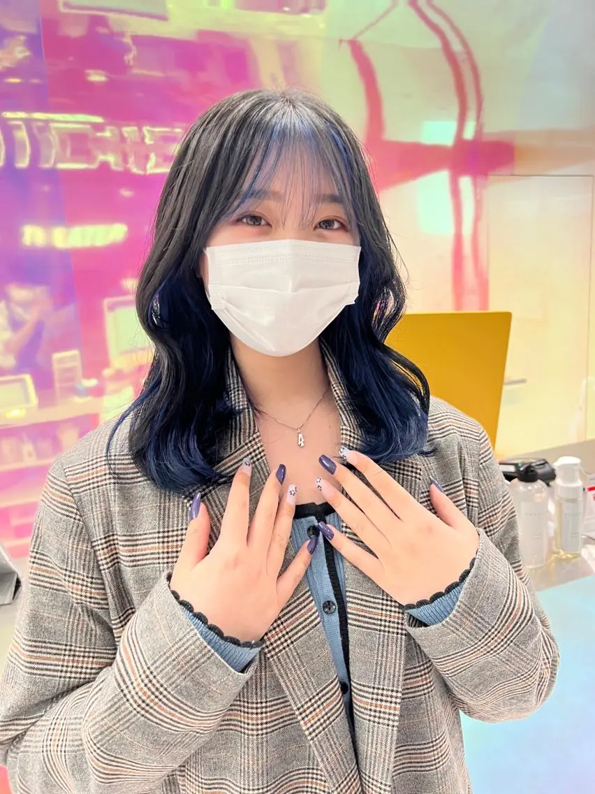 セミロング カラー パーマ ヘアアレンジ メンズ キッズ ネイル マツエク・マツパ 黒髪 ブルーカラー デザインカラー ブルー KANAMI 🌏のヘアスタイル