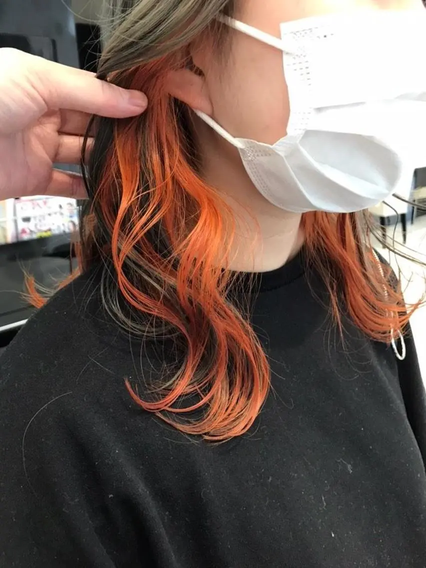 ミディアム カラー 黒髪 インナーカラー オレンジ あらげ 🌈推しカラー🌈ᵕのヘアスタイル