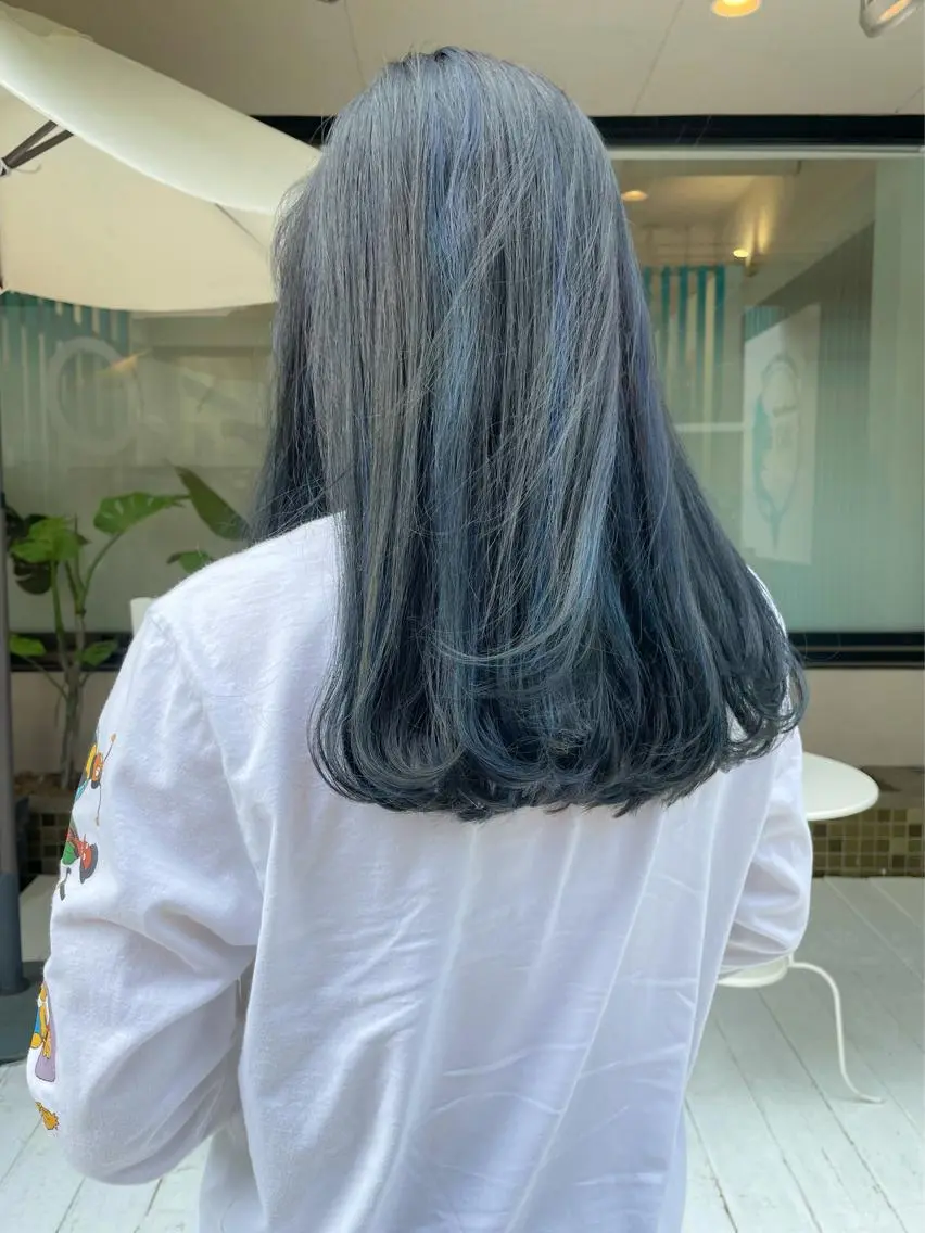 ロング カラー ブルーカラー ハイライトカラー ネイビーカラー ハイライト カット ヘアカラー トリートメント 佐藤 魁人のヘアスタイル