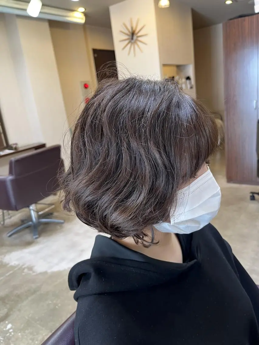 ミディアム ミディアムパーマ アッシュ ボブ カット ヘアカラー トリートメント 澤崎 希望のヘアスタイル