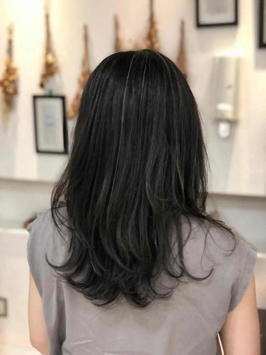 ミディアム カラー 似合わせカットカラー 🌿つじおかるみのヘアスタイル