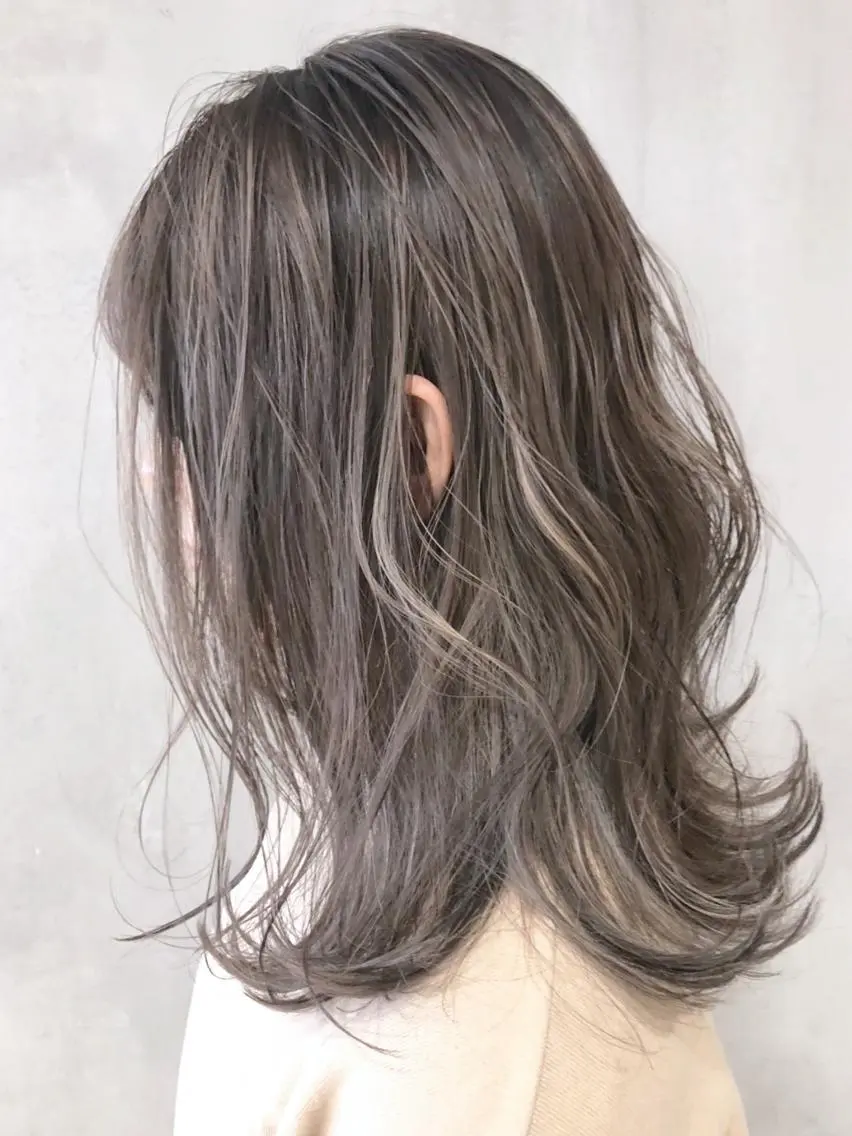 ミディアム カラー パーマ ヘアアレンジ ベージュカラー ハイライトカラー ホワイトベージュ ハイライト ITbyALBUM 中野店のヘアスタイル
