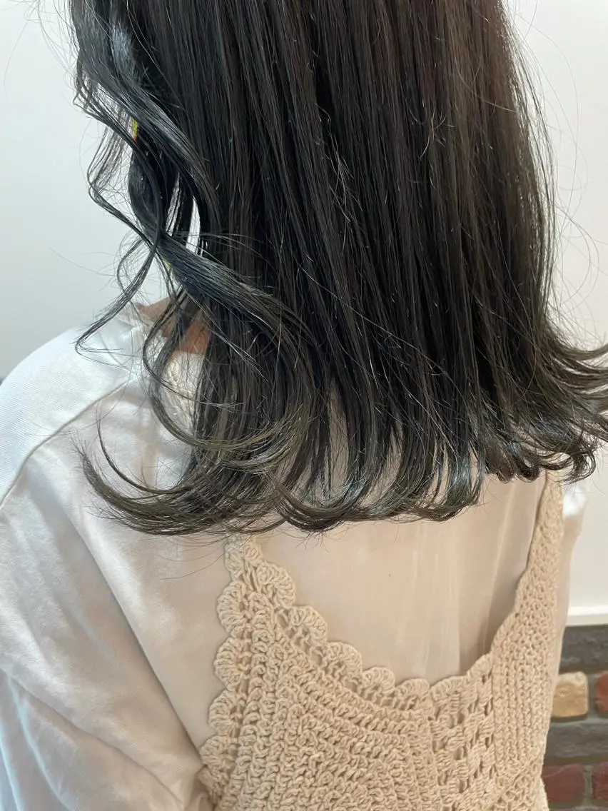 ロング カラー 透明感カラー 🩶🩵🩷AIRIのヘアスタイル