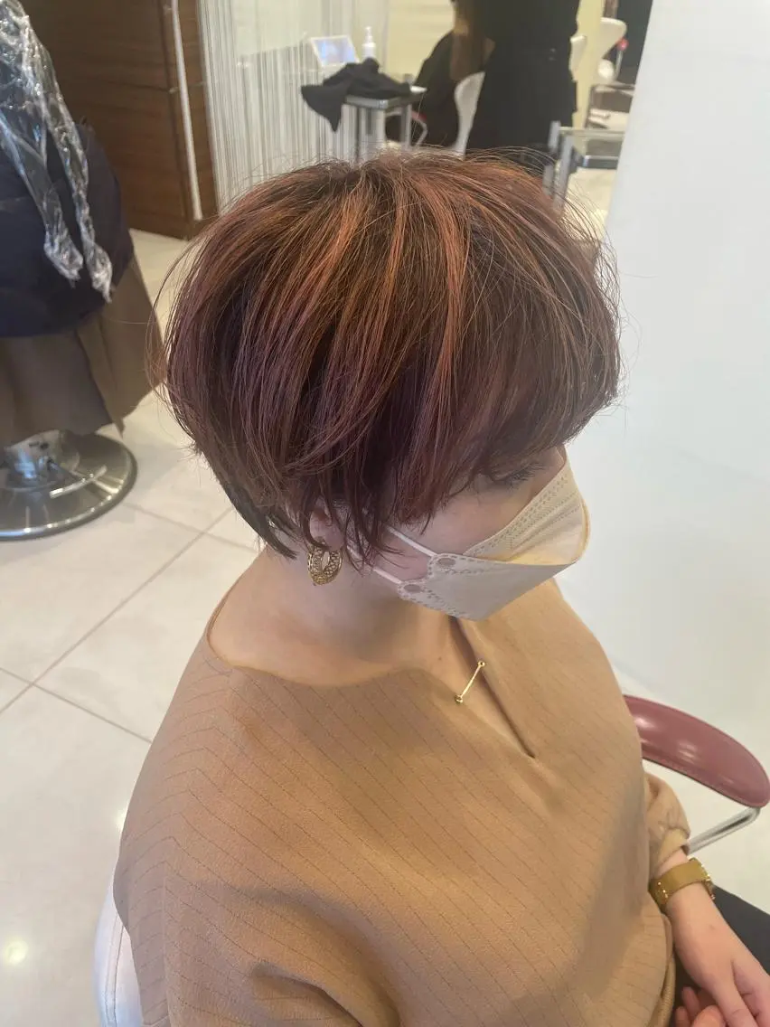 ショート カラー 透明感カラー ハイライトカラー ハイライト ショートヘア ヘアカラー 佐々木 麻純のヘアスタイル