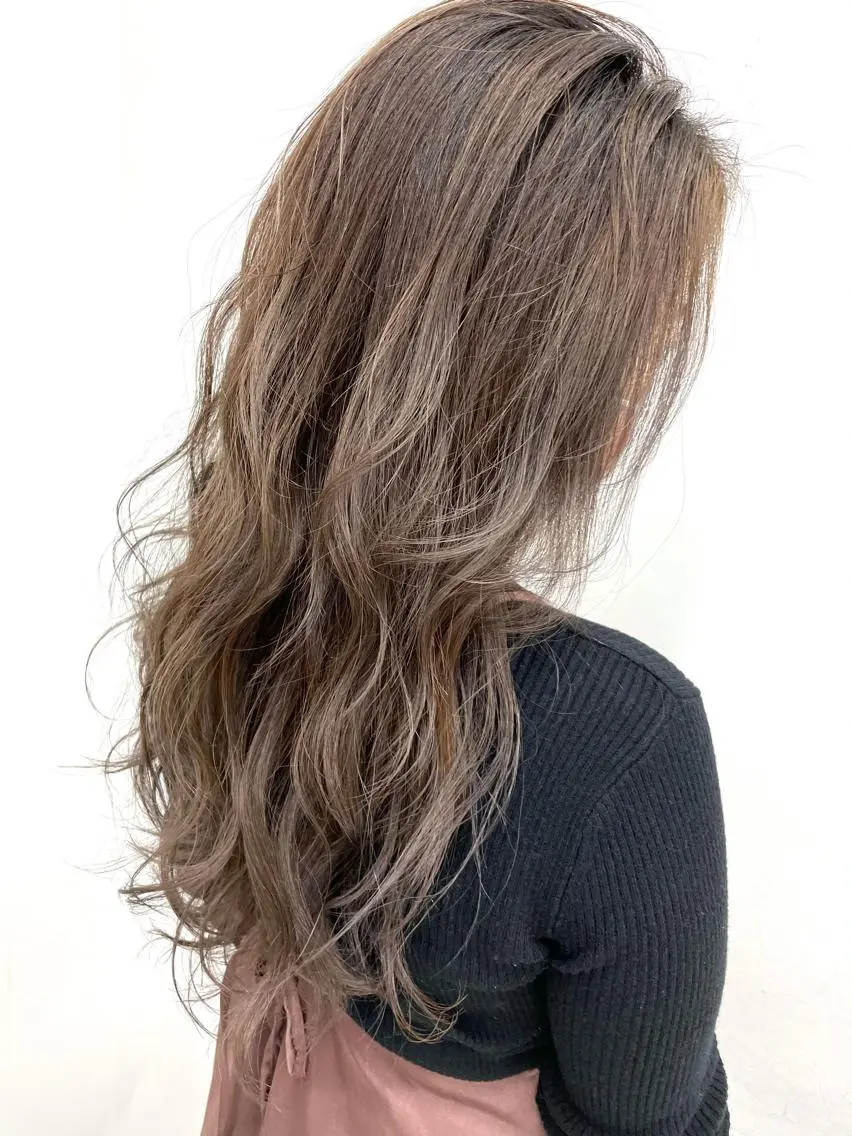 セミロング カラー バレイヤージュ レイヤーカット 🦄インナーカラー 🦄貫井彩花のヘアスタイル