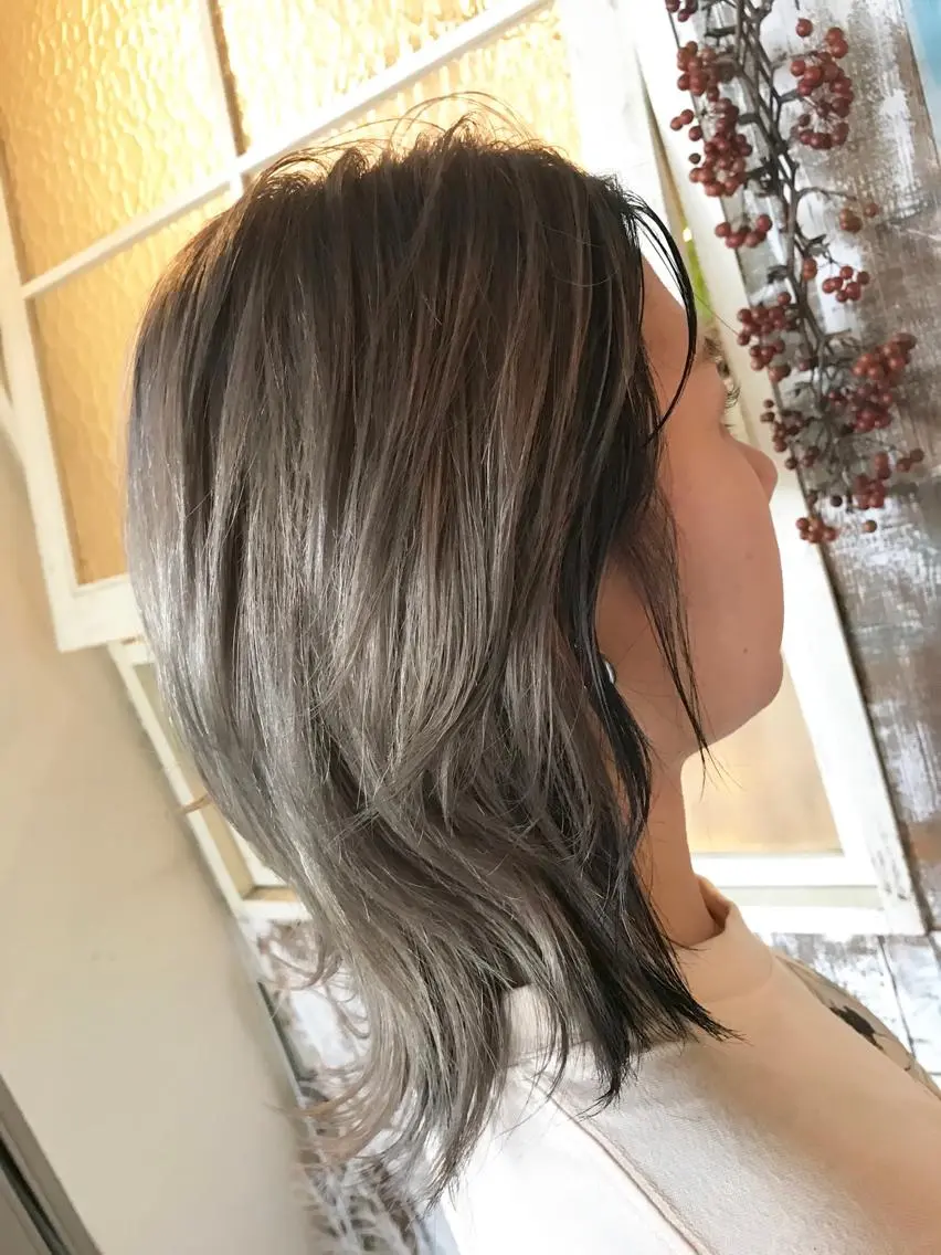 ミディアム カラー グレージュ noce harumiのヘアスタイル