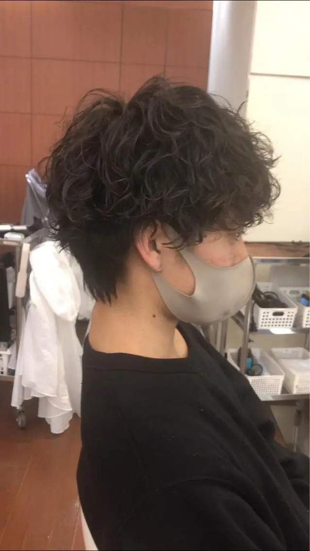 ショート パーマ メンズ 波巻きスパイラル 河原崎　基のヘアスタイル