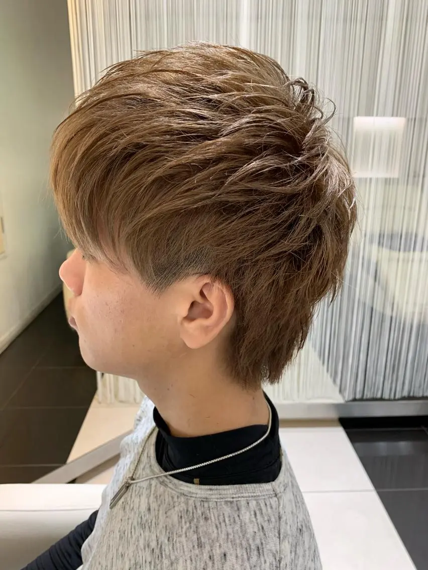 ショート カラー メンズ メンズブリーチ ベージュカラー ブリーチ 赤み消しカラー /透明感カラー 上長のヘアスタイル