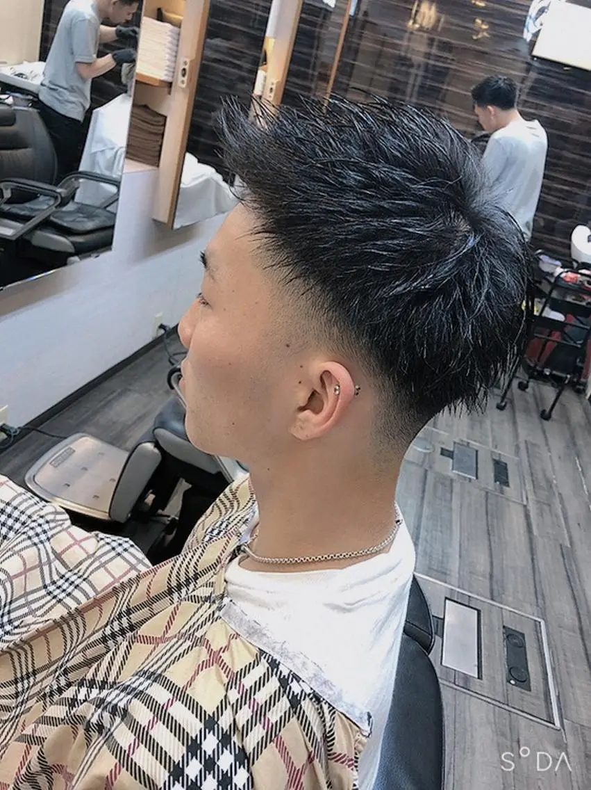 ショート ヘアアレンジ メンズ フェードカット モヒカン スキンフェード カット 【店長】小山 泰生のヘアスタイル