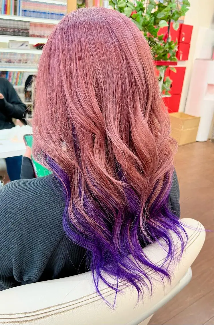 セミロング カラー ピンクカラー パープルカラー ウルフカット ヘアカラー まさき✂︎ /ブリーチカラーのヘアスタイル