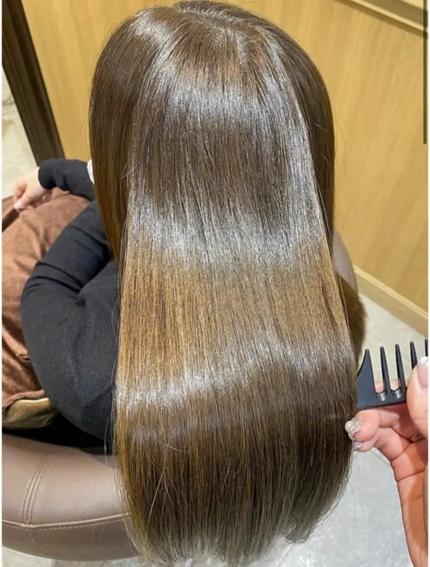 ロング broteなかもず 【髪にドラマを】のヘアスタイル