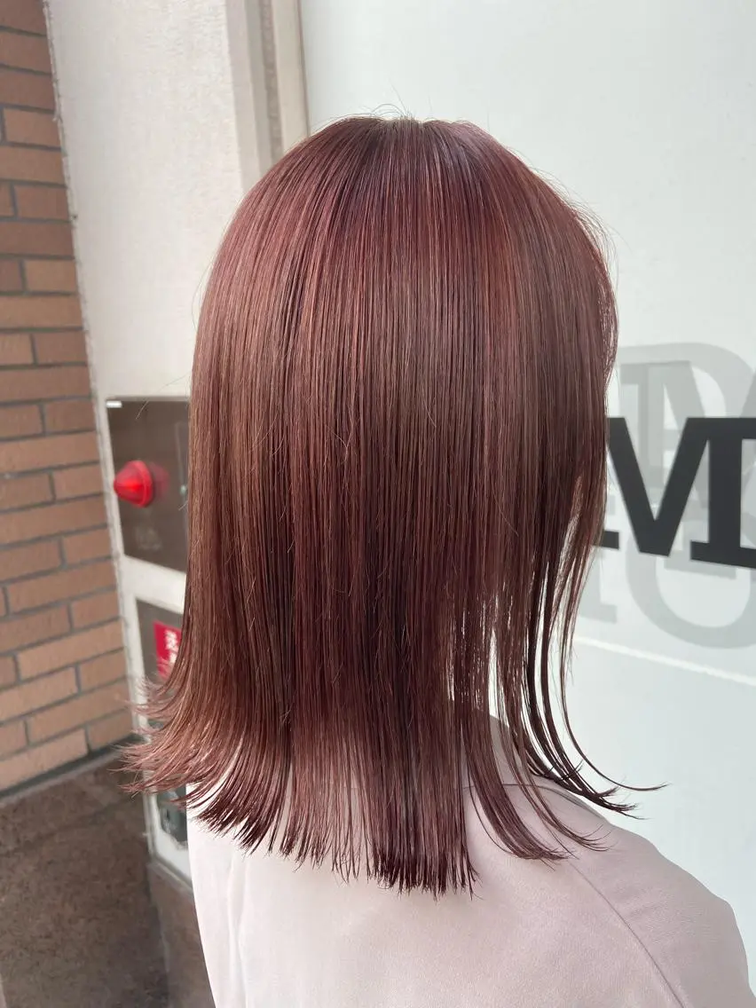 ミディアム カラー ベージュカラー ピンクカラー ピンクベージュ Amour なぐらのヘアスタイル