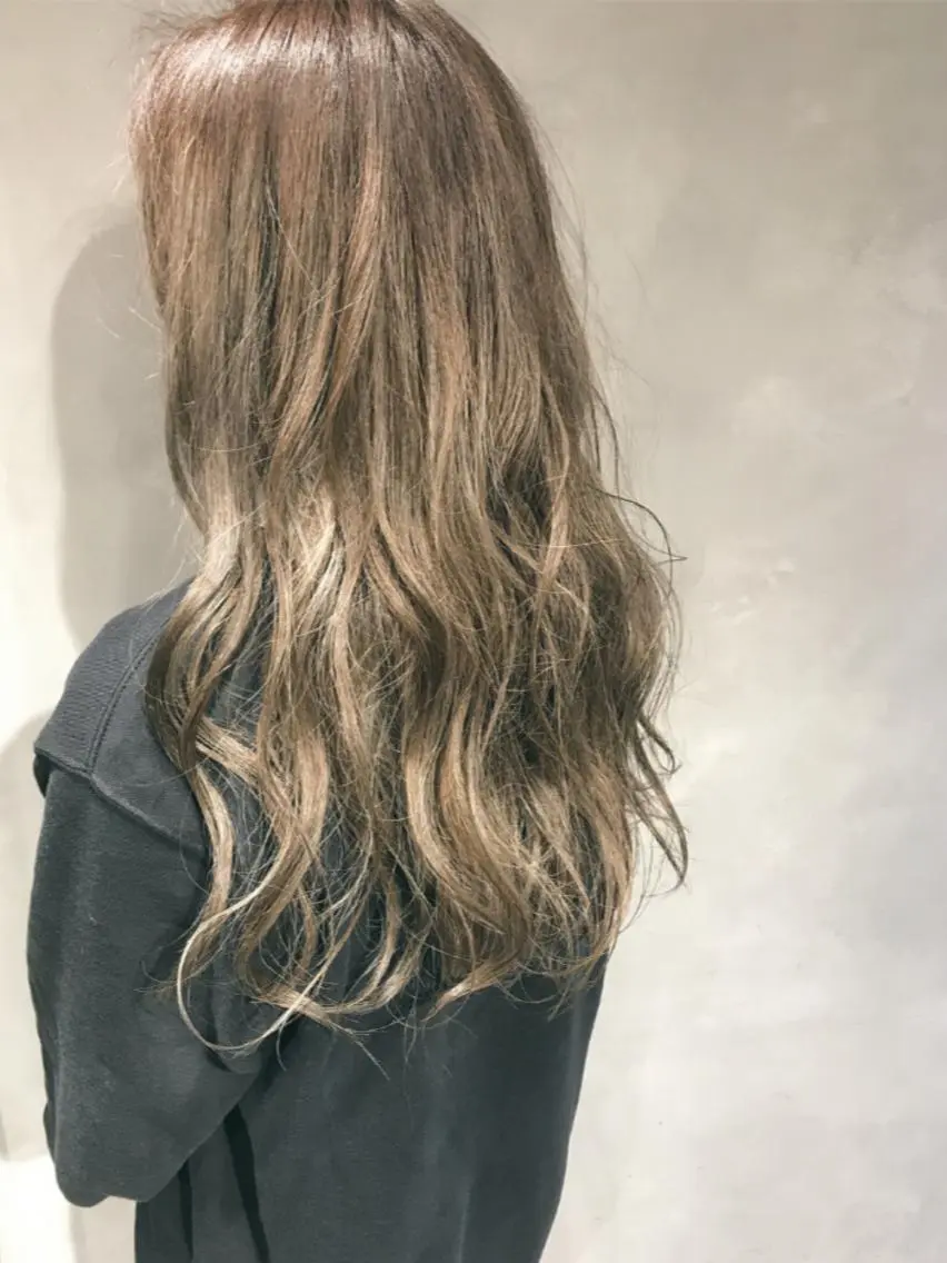 ロング カラー アッシュ ハイライトカラー ハイライト 明治神宮前 NANAMIのヘアスタイル